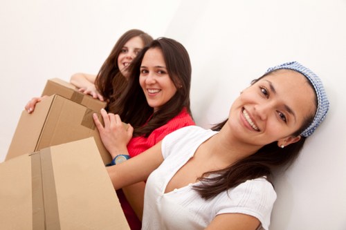 Prepared moving boxes and furniture for urgent Parsonsgreen service