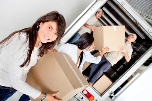 Business relocation checklist and team preparation for an office move