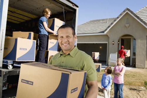 Careful packing and wrapping for fragile items in Parsonsgreen